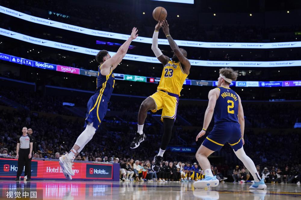 速滑队在比 速滑队在比