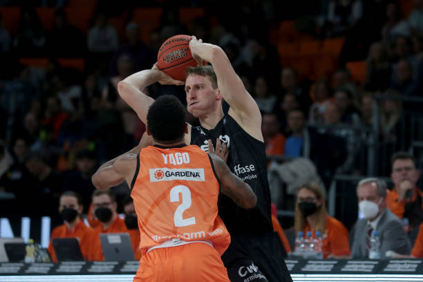 一个平衡的 一个平衡的