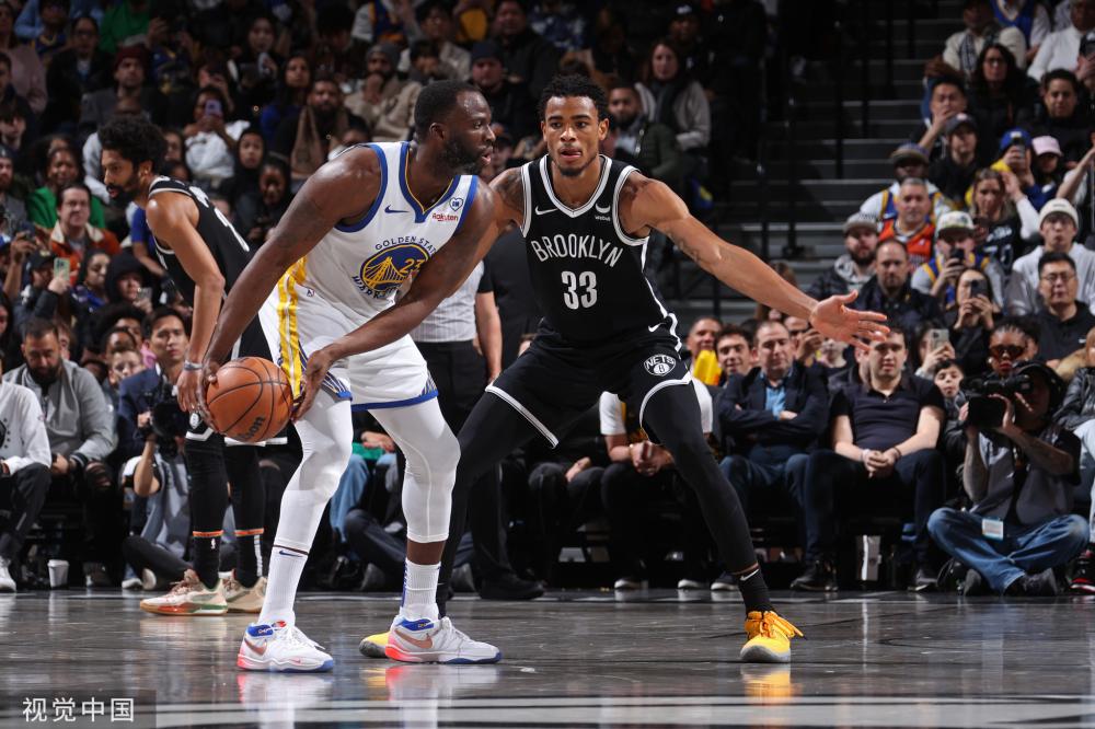 在足球场上 在足球场上