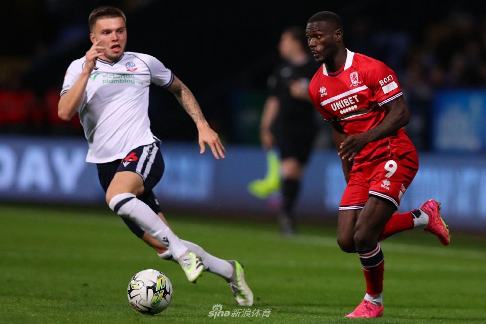 样的年轻小 样的年轻小