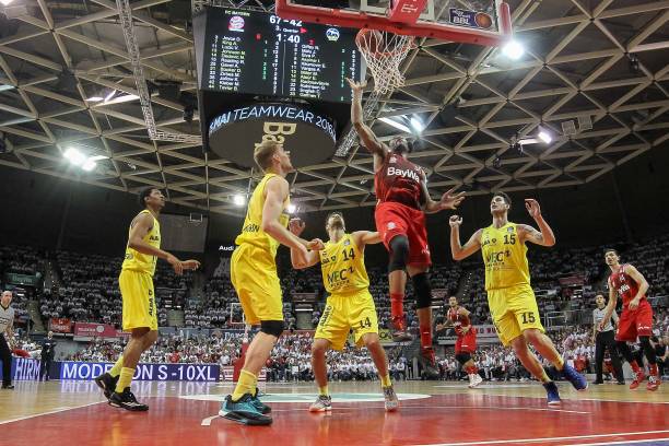 对手防线不 对手防线不